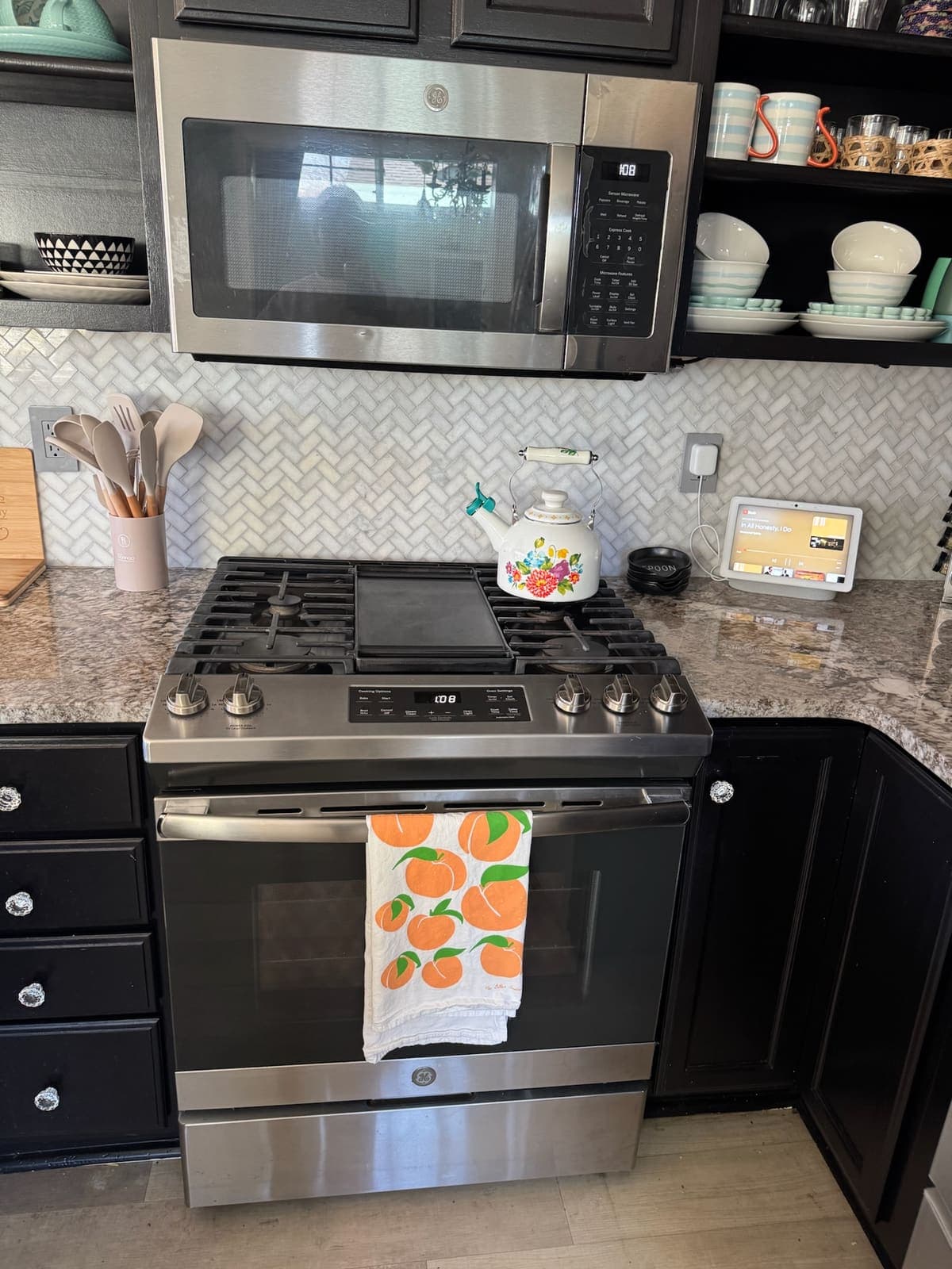 Full kitchen with gas range